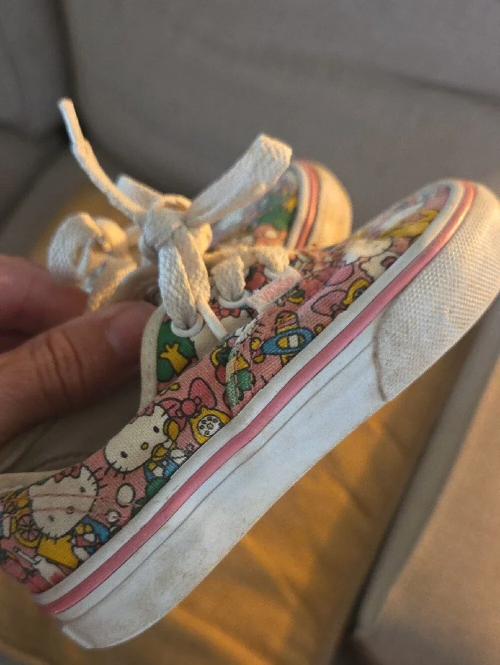 Vans colorful hello closure